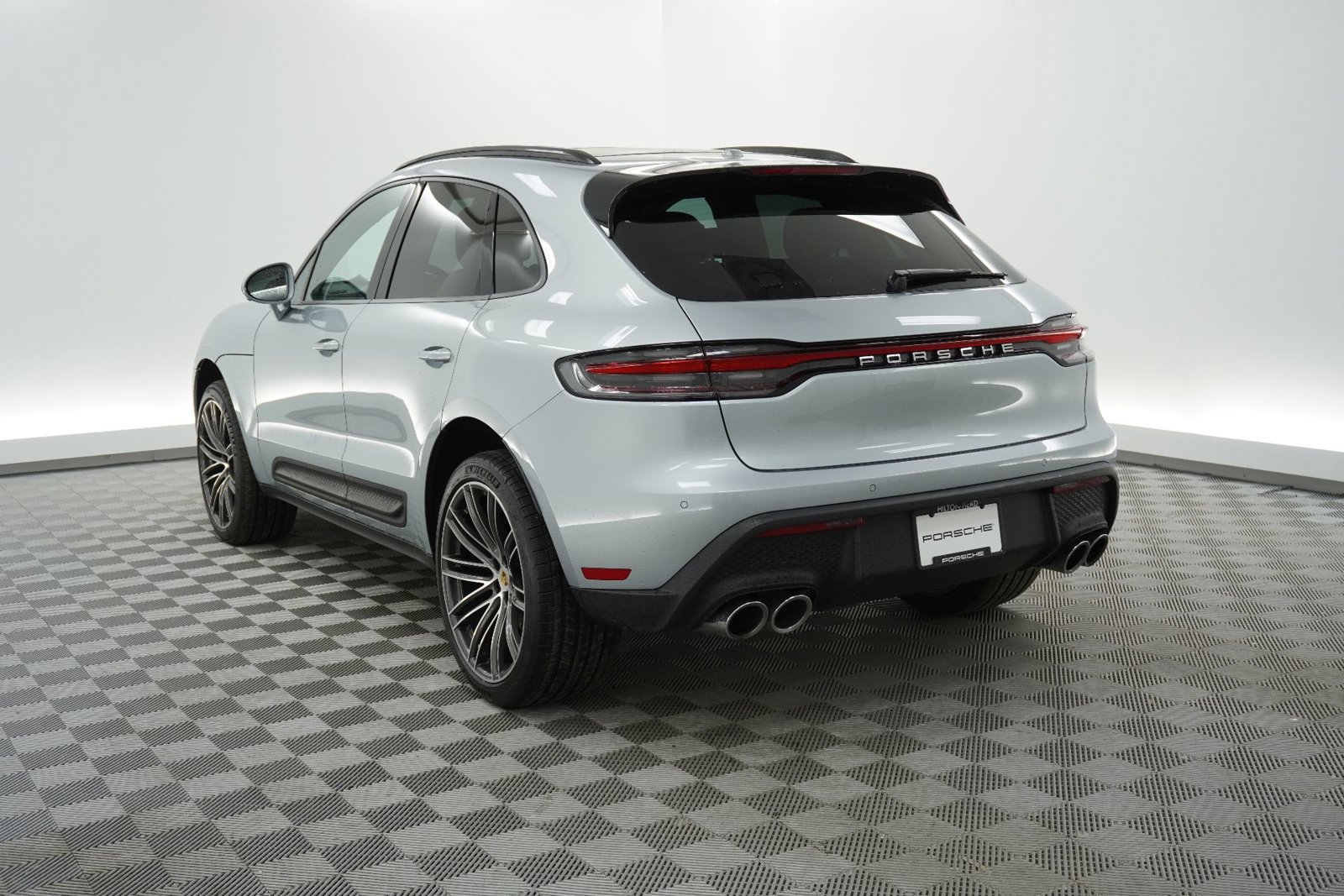 Certified 2026 Porsche Macan image 3