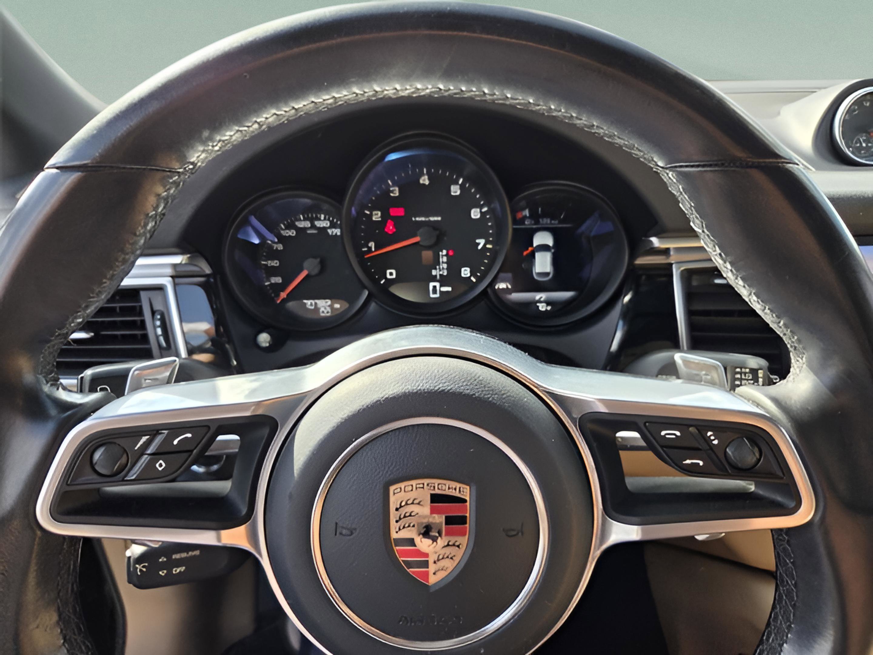 Used 2018 Porsche Macan Base image 24