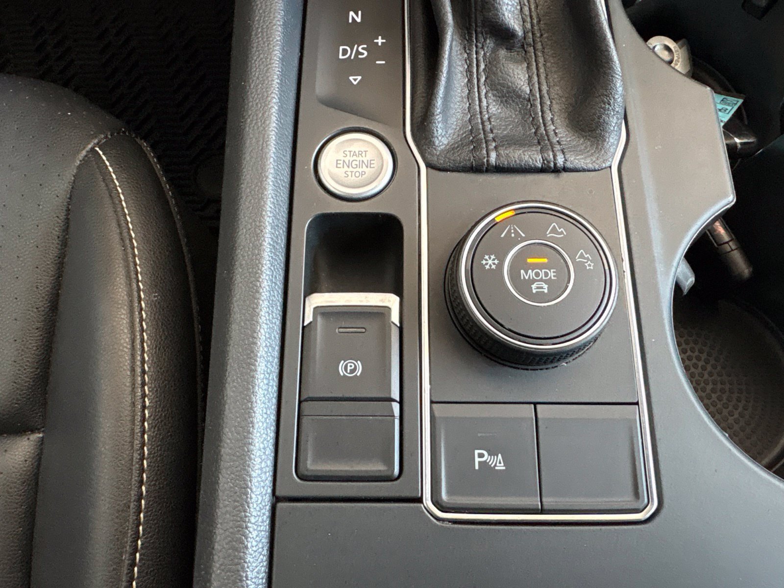 Used 2021 Volkswagen Atlas SE w/ Panoramic Sunroof Package AWD/4WD image 28