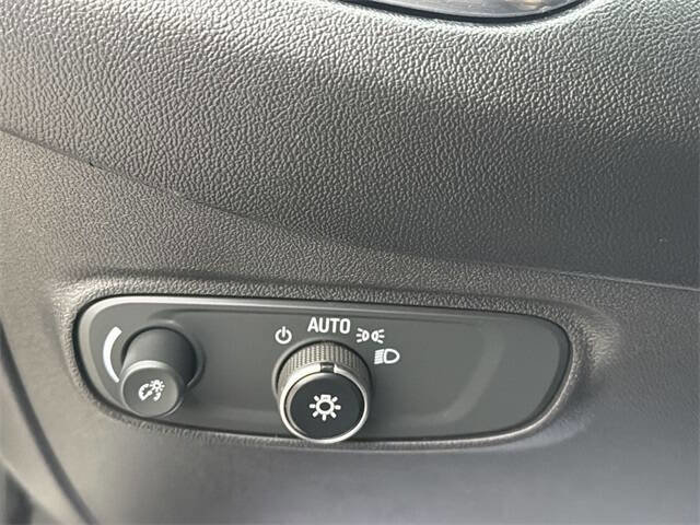 Used 2020 Chevrolet Equinox LS image 17