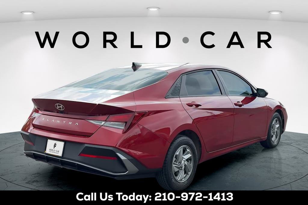 Used 2025 Hyundai Elantra SE FWD image 7