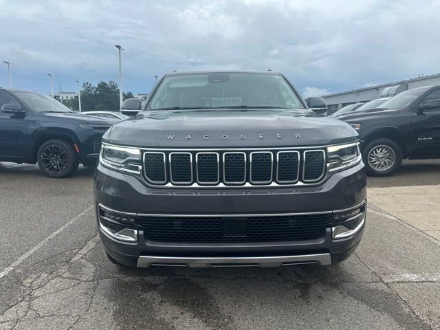 Used 2022 Jeep Wagoneer Series III w/ Premium Group I AWD/4WD image 2