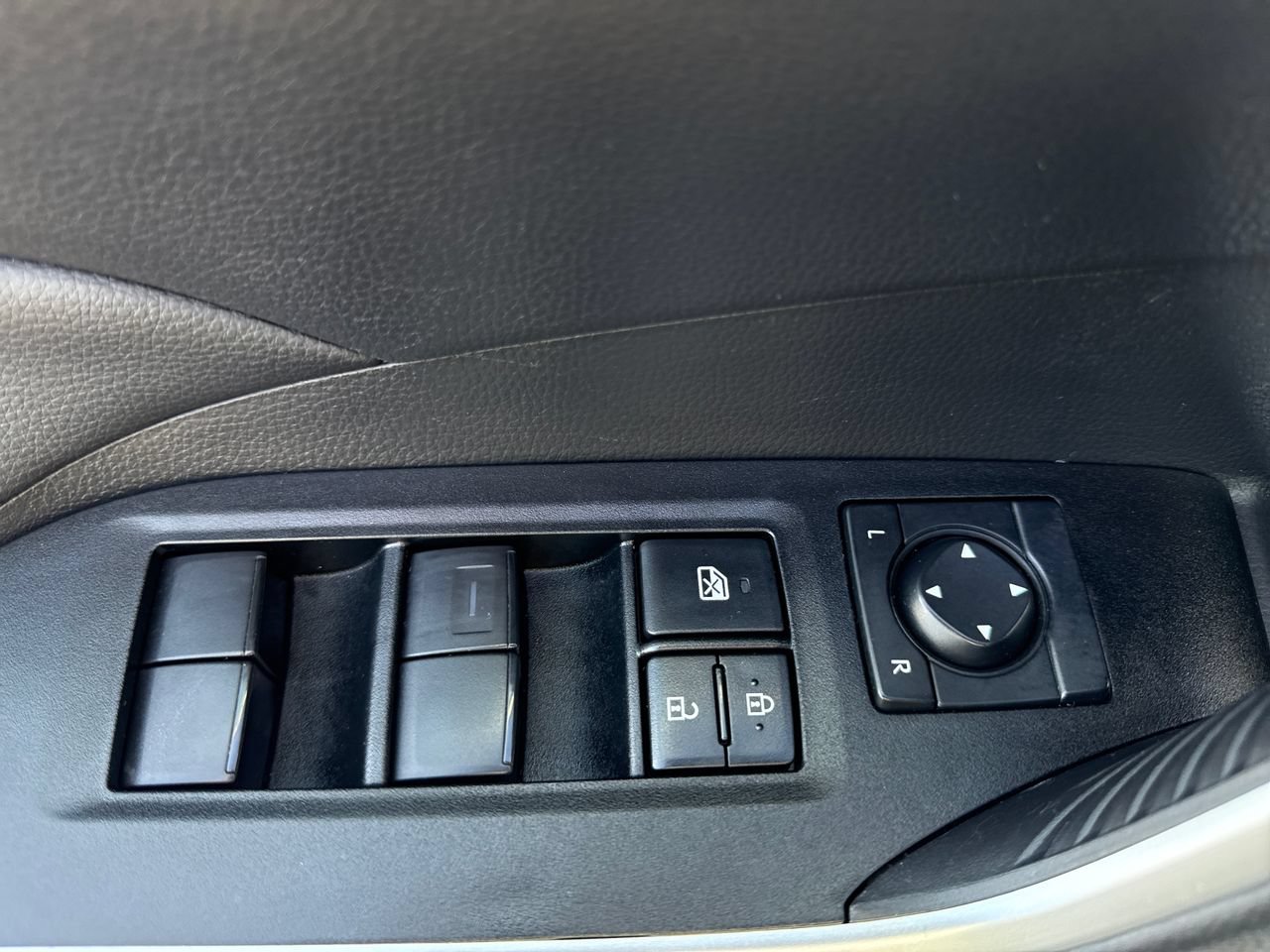 Used 2025 Toyota RAV4 LE AWD/4WD image 15