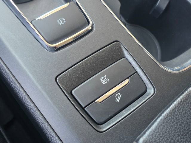 Used 2020 Ford Fusion SE FWD image 23