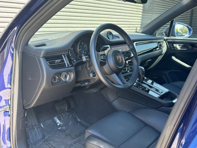 Certified 2025 Porsche Macan image 4
