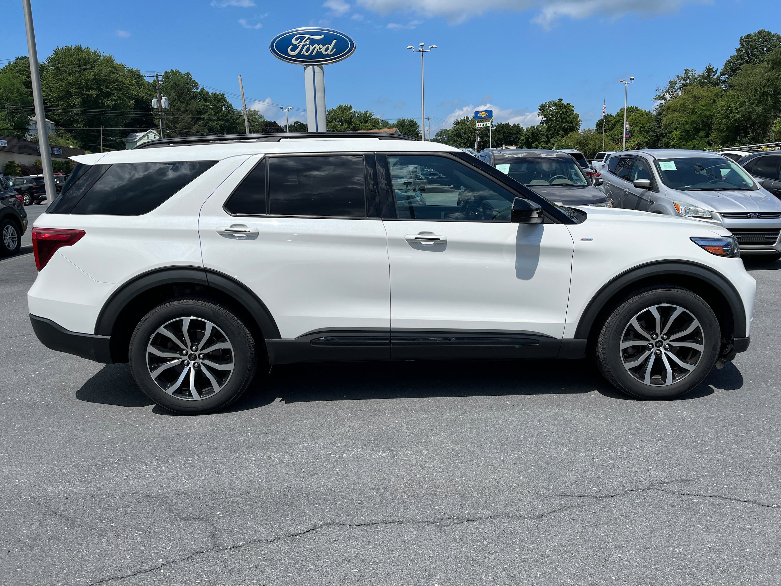 Certified 2022 Ford Explorer ST-Line w/ Class IV Trailer Tow Package AWD/4WD image 5