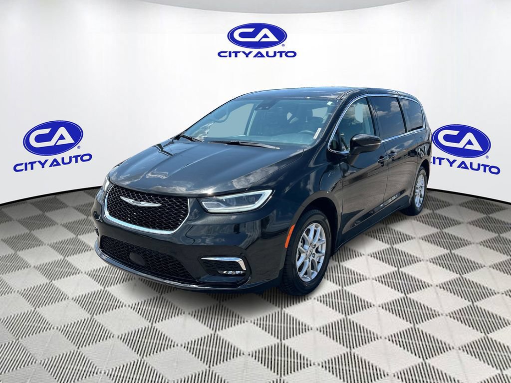 Used 2023 Chrysler Pacifica Touring-L FWD image 10