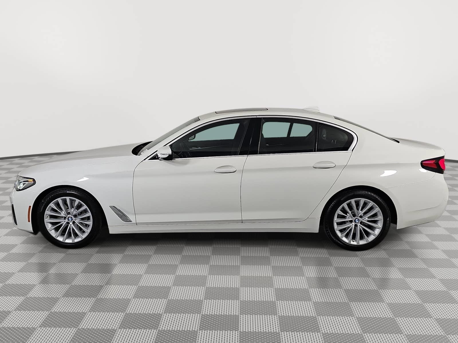 Used 2021 BMW 530i w/ Premium Package RWD image 5
