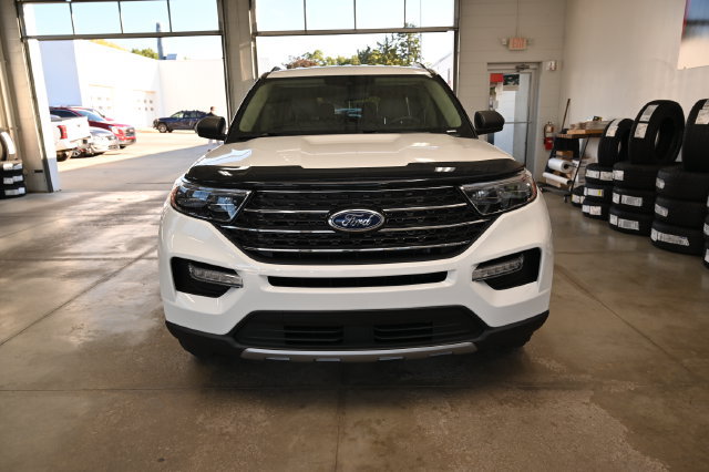 Used 2023 Ford Explorer XLT w/ Equipment Group 202A AWD/4WD image 2
