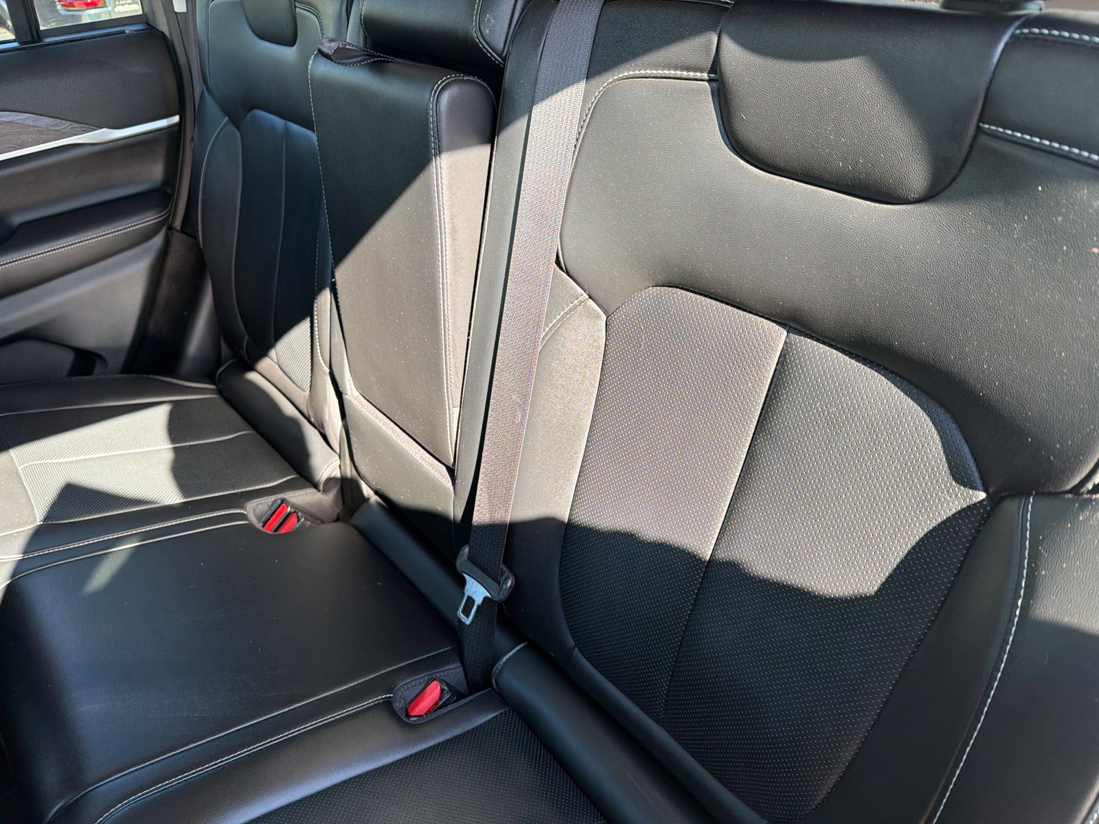 Used 2022 Jeep Grand Cherokee Limited w/ Luxury Tech Group II RWD image 18