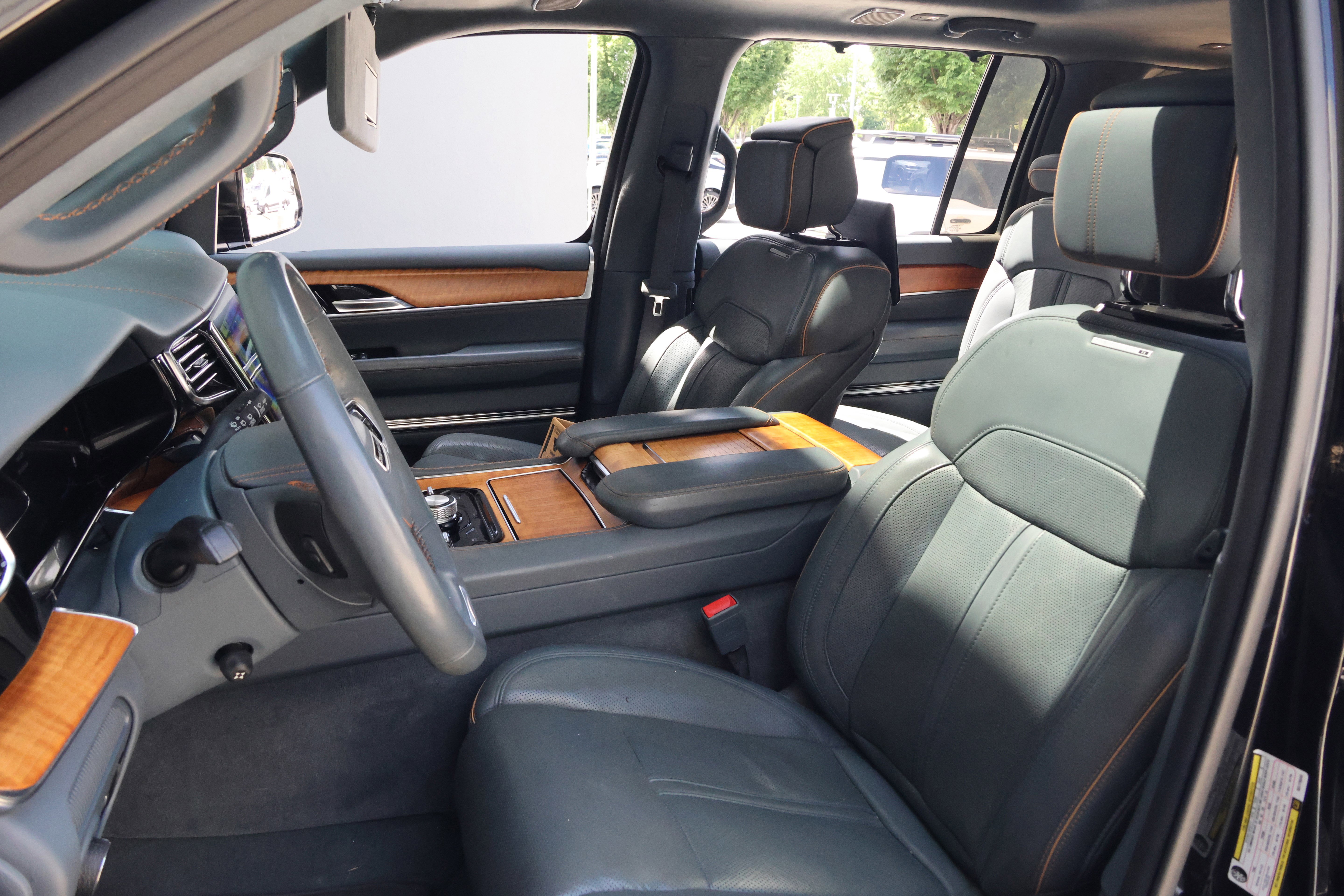 Used 2022 Jeep Grand Wagoneer Series II w/ Premium Group II AWD/4WD image 30