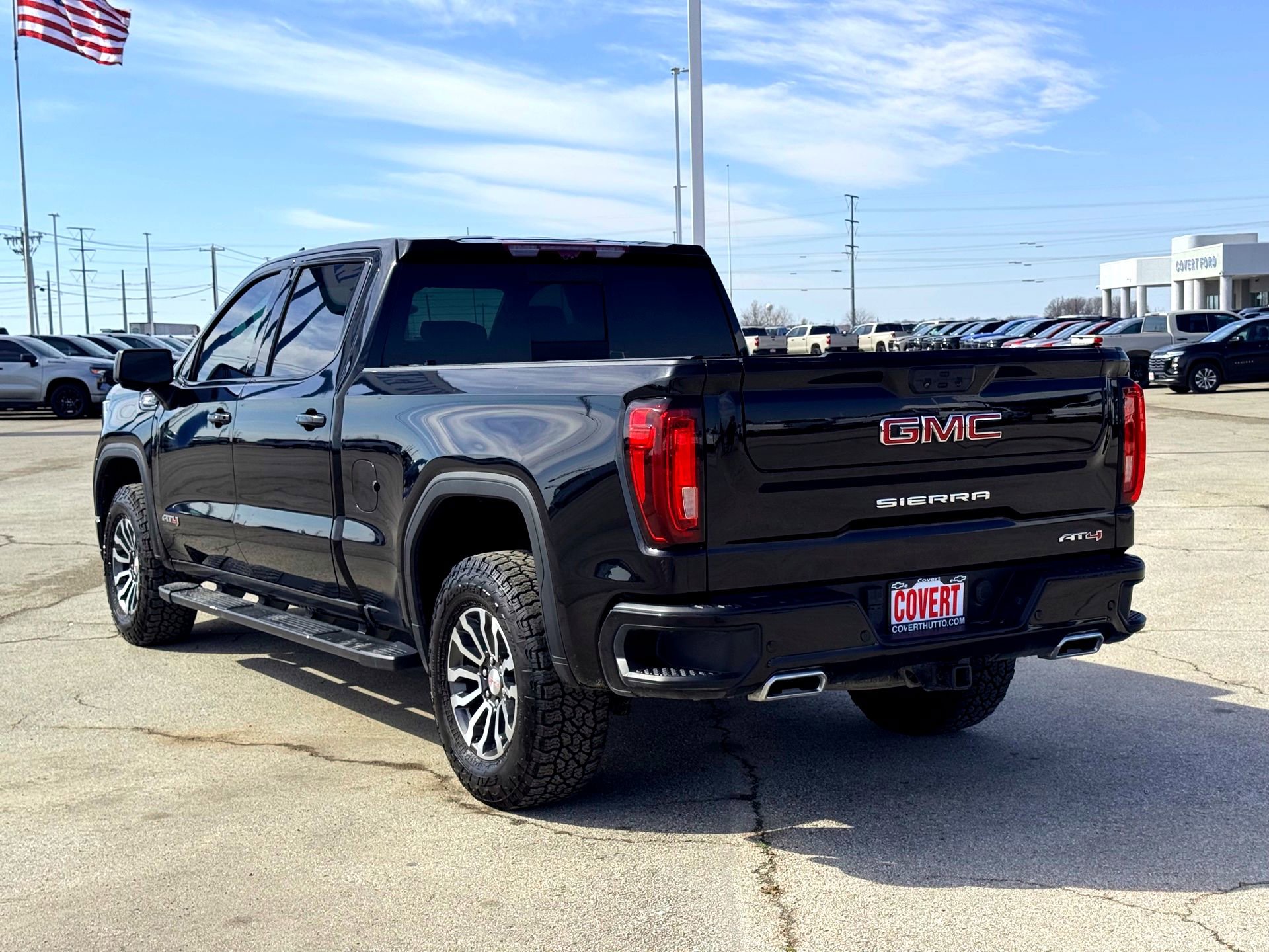 Used 2023 GMC Sierra 1500 AT4 w/ Technology Package image 9