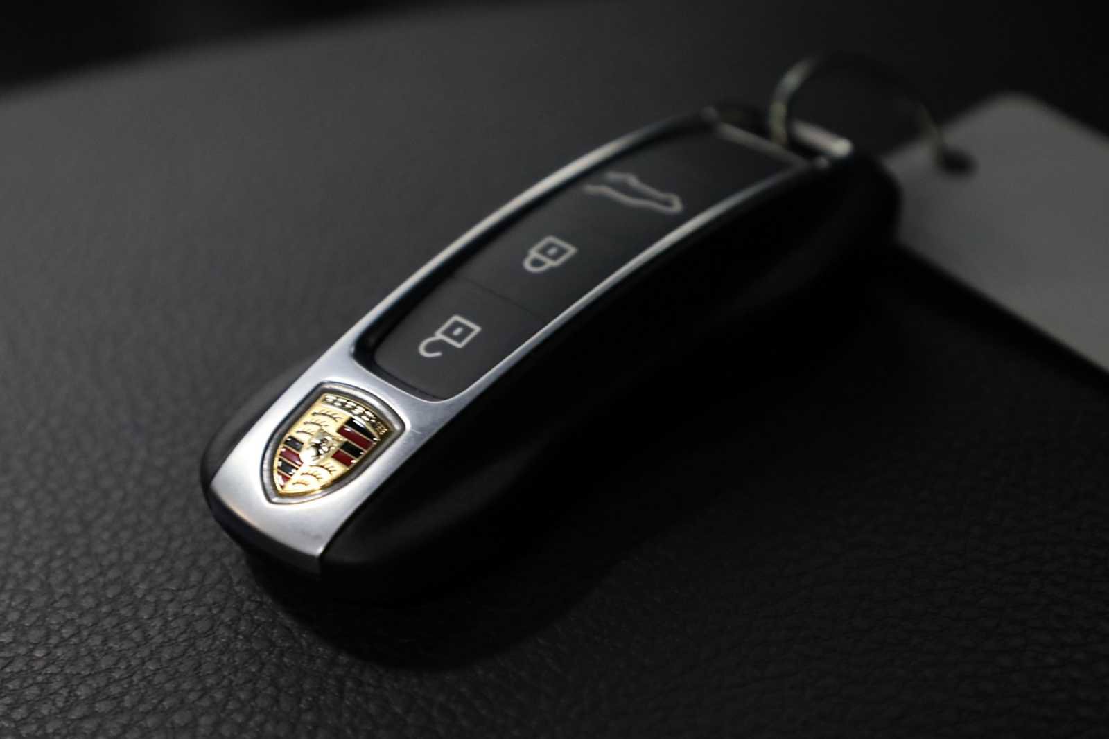 New 2025 Porsche Cayenne Coupe image 43