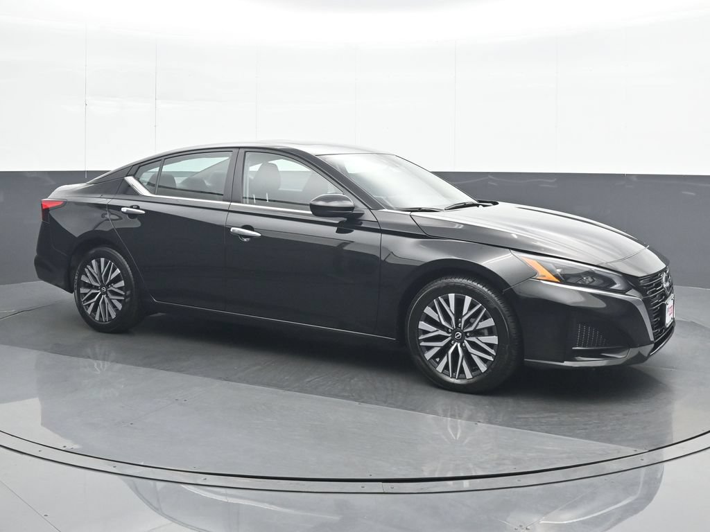 Used 2024 Nissan Altima 2.5 SV w/ SV Premium Package FWD image 8