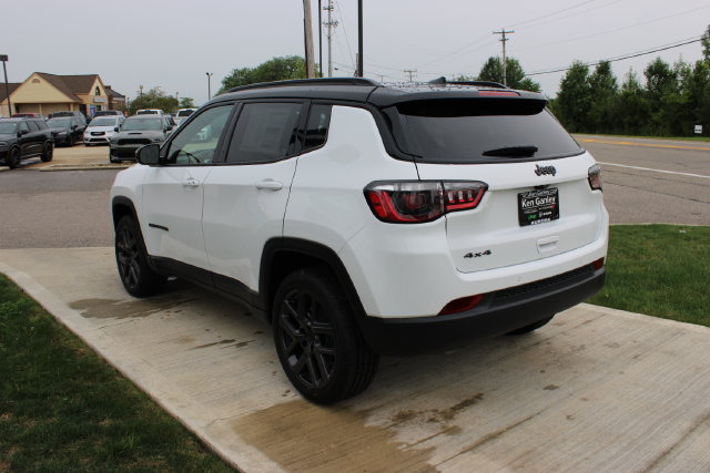 New 2026 Jeep Compass Limited w/ Sun, Sound & Navigation Group AWD/4WD image 33