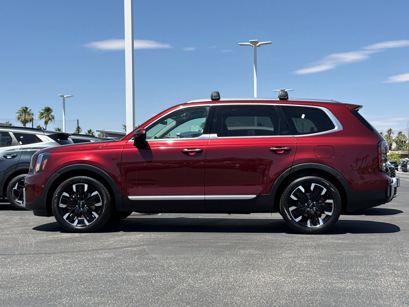 Certified 2024 Kia Telluride SX w/ Towing Package FWD image 6