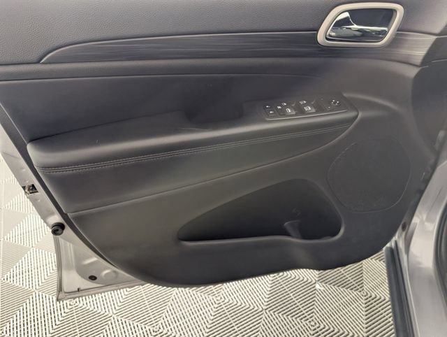 Used 2020 Jeep Grand Cherokee Laredo RWD image 10
