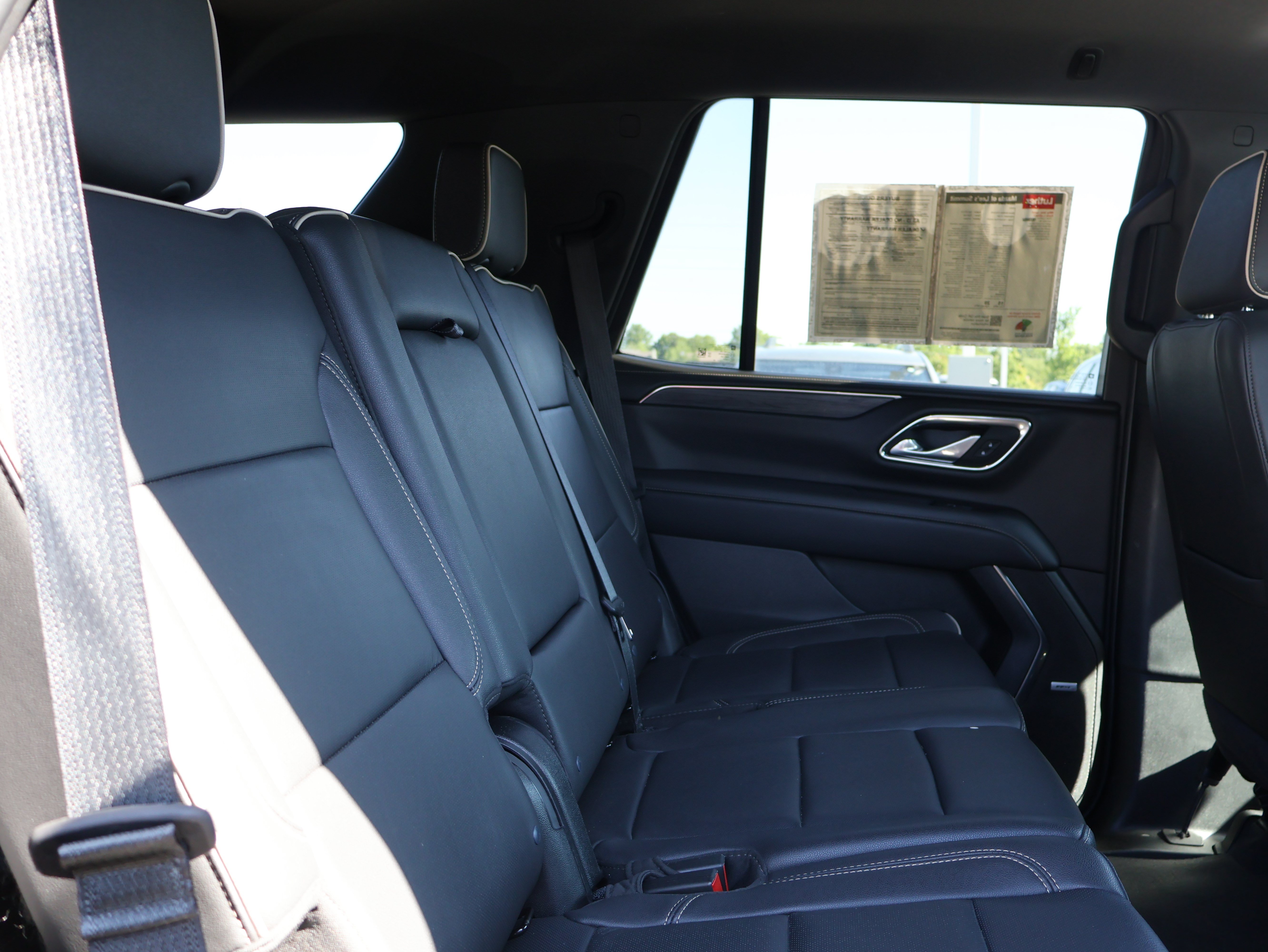 Used 2024 GMC Yukon SLT AWD/4WD image 13