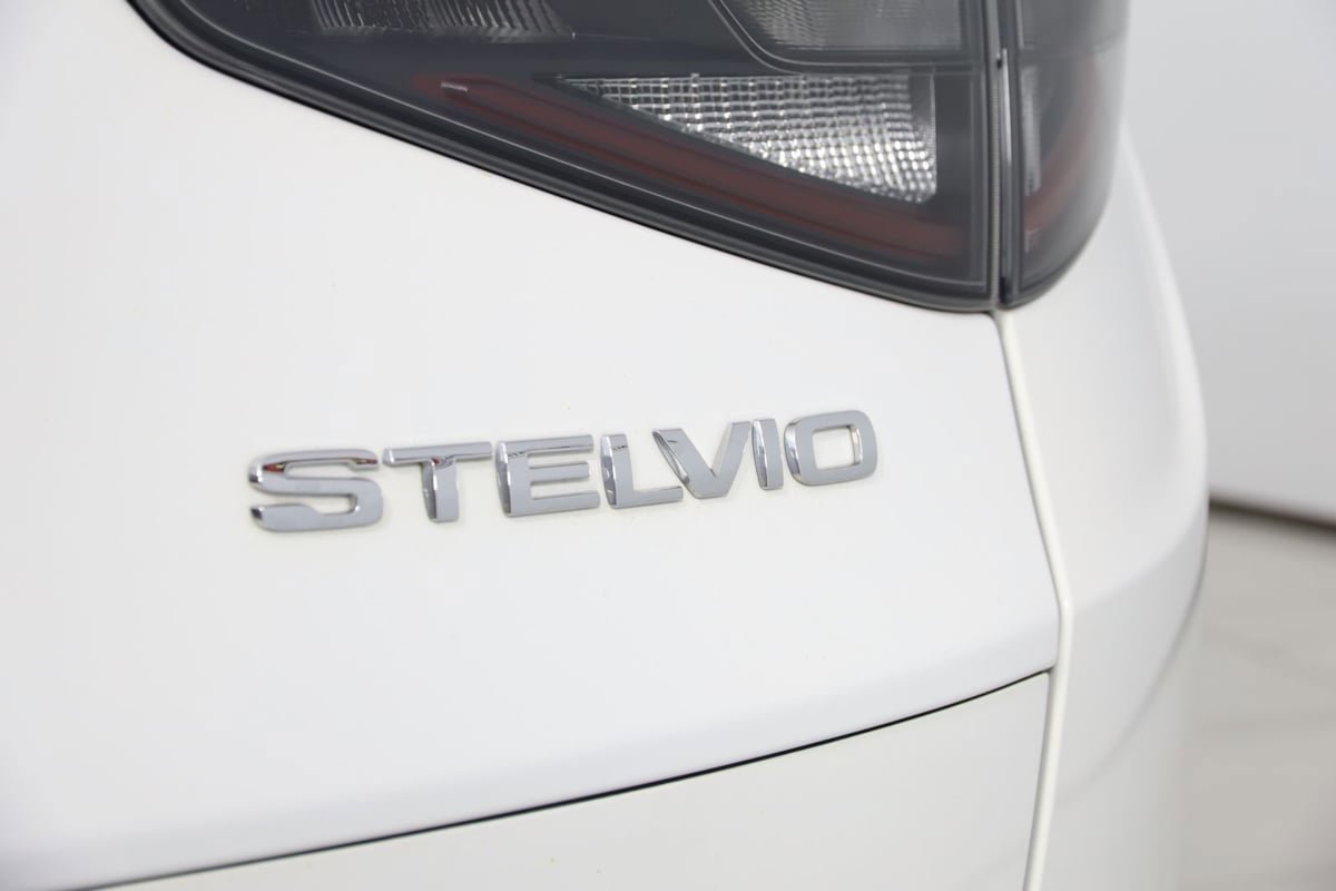 Used 2024 Alfa Romeo Stelvio Veloce image 39