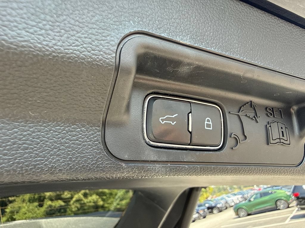 Used 2024 Ford Explorer XLT w/ Equipment Group 202A AWD/4WD image 20