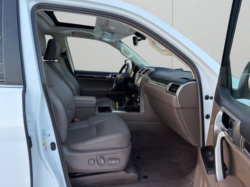 Used 2017 Lexus GX 460 image 13