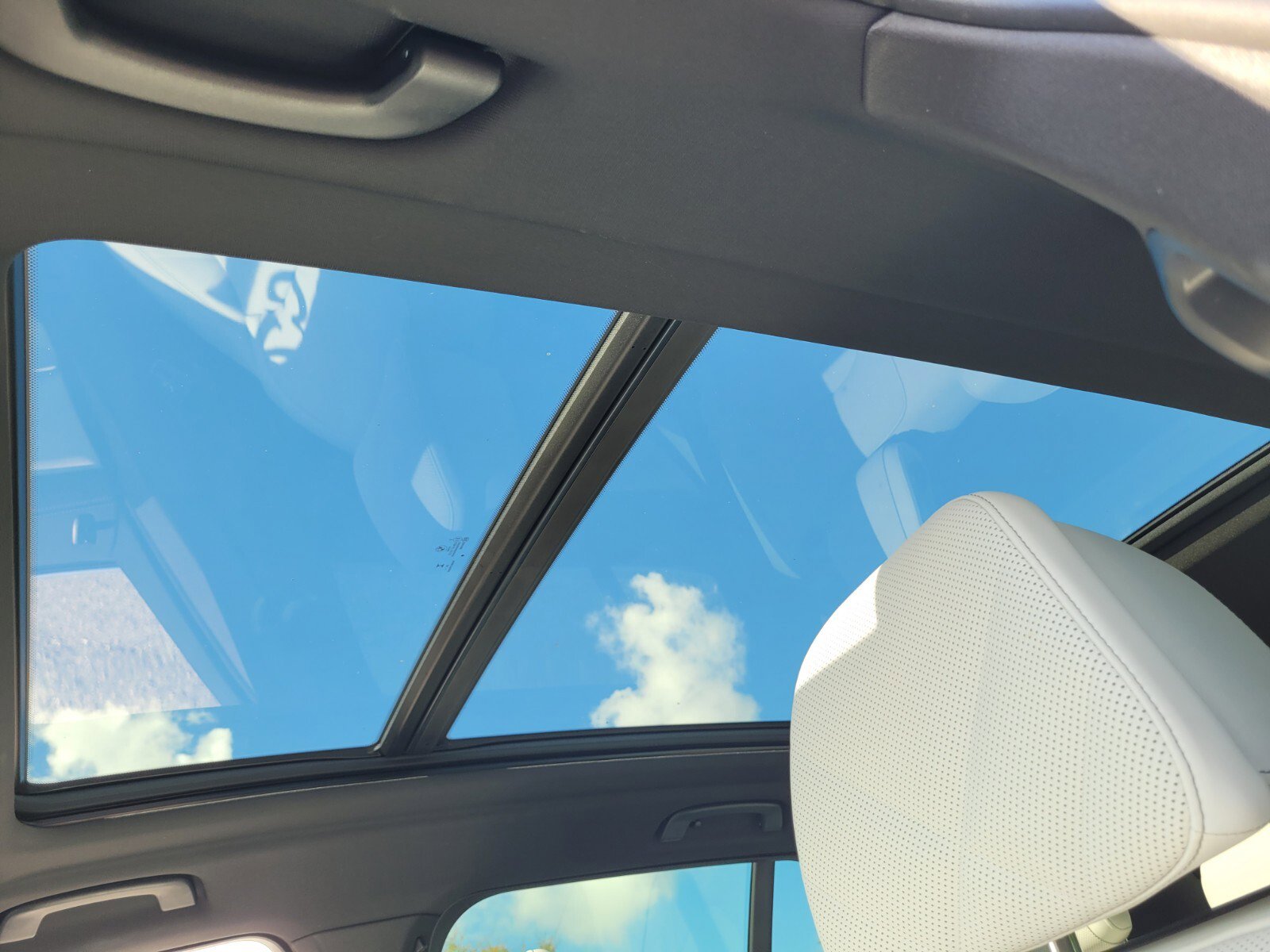 New 2025 BMW X5 xDrive50e w/ Climate Comfort Package image 20