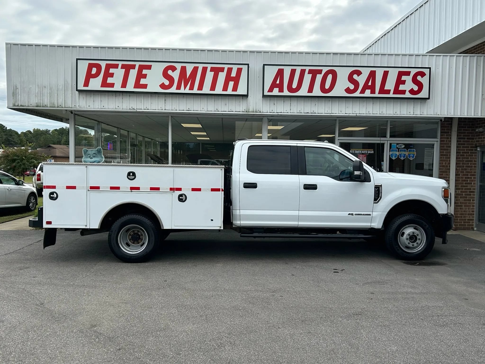 Used 2022 Ford F350 XL w/ Power Equipment Group AWD/4WD image 2