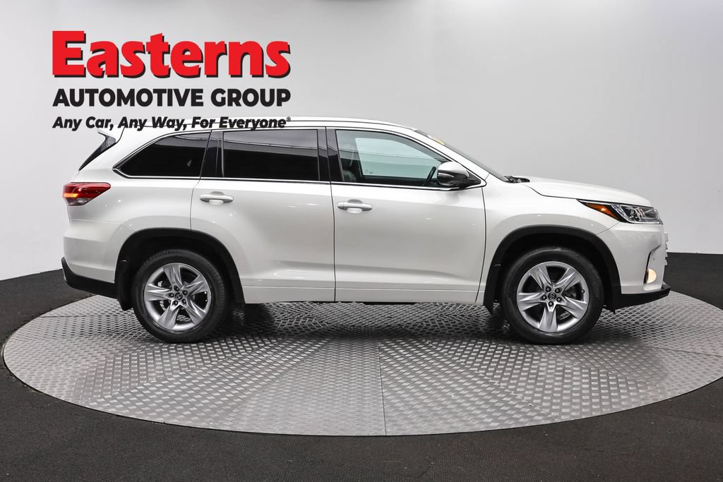 Used 2017 Toyota Highlander Limited Platinum AWD/4WD image 4