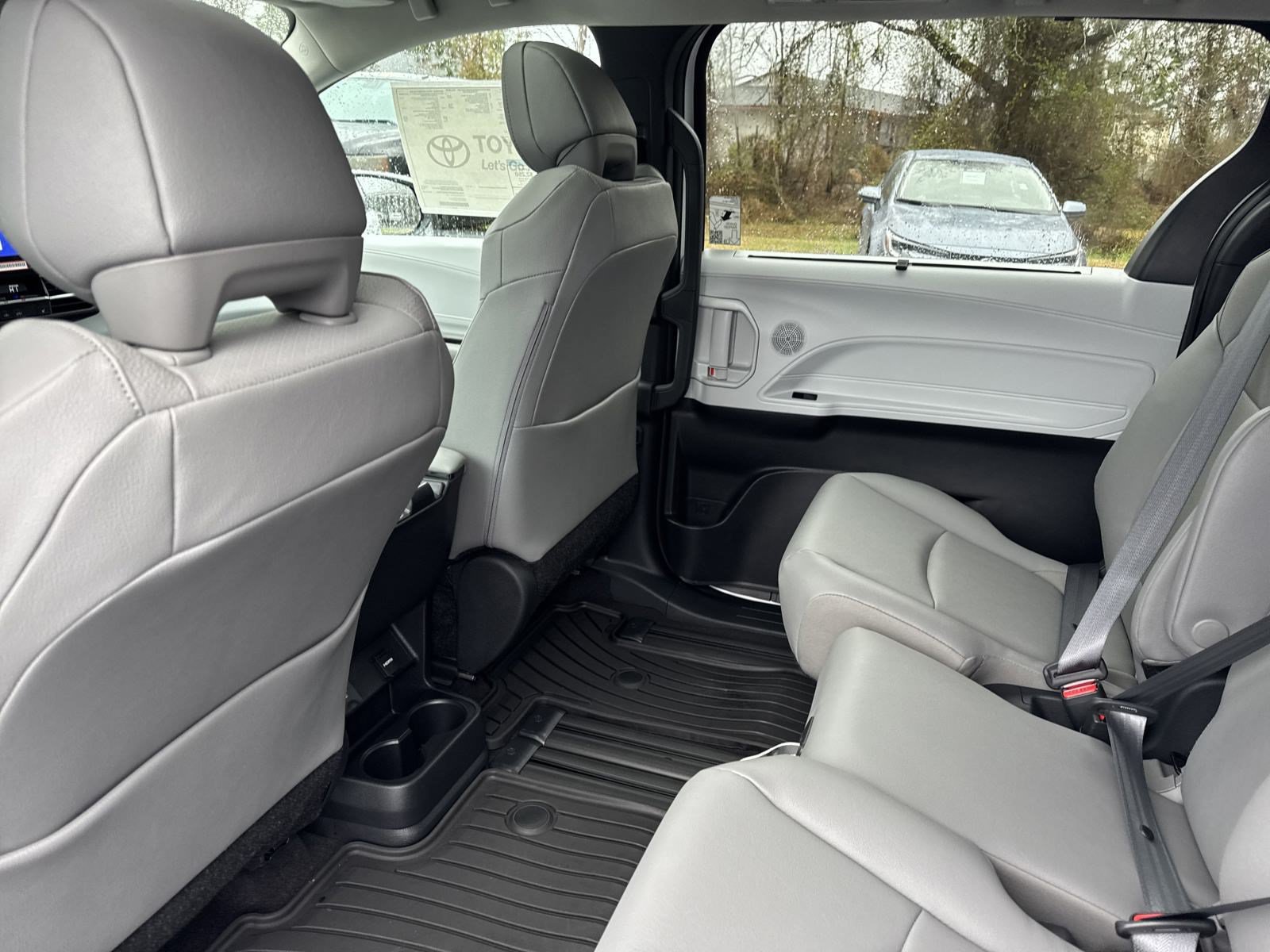 New 2025 Toyota Sienna XLE w/ XLE Plus Package FWD image 25