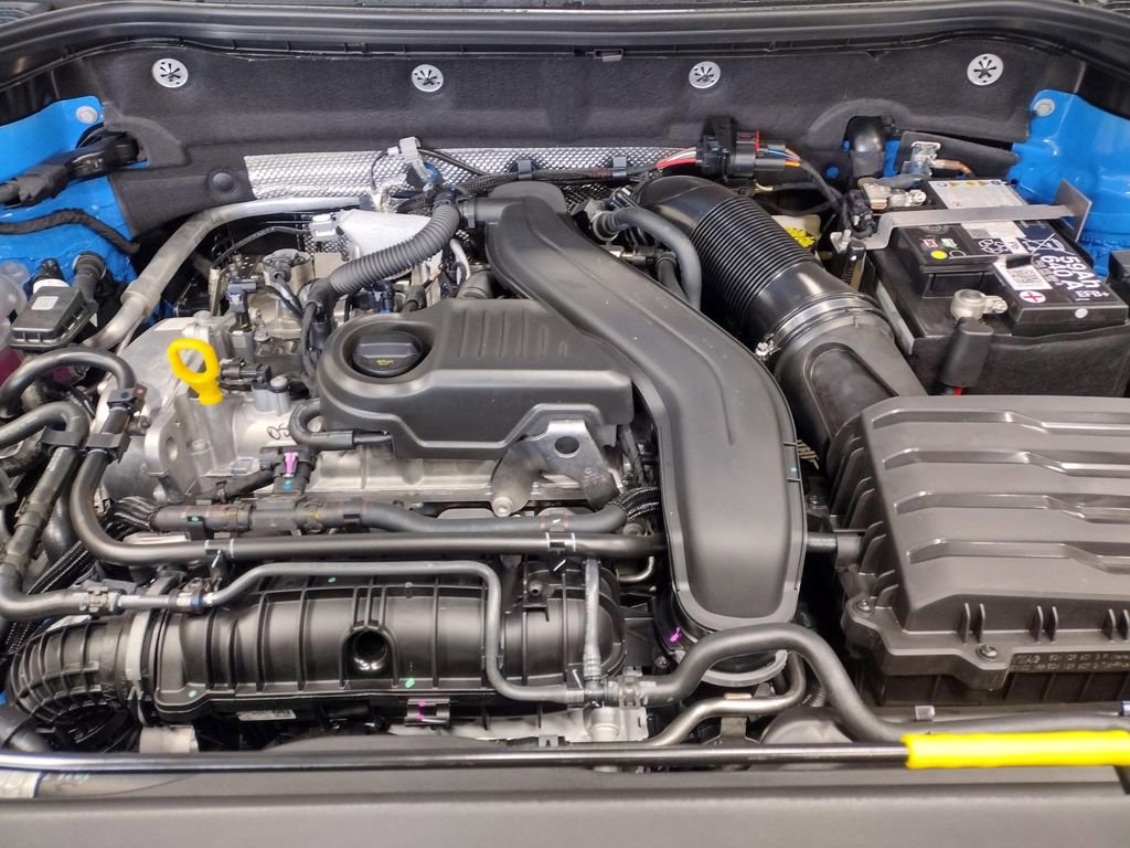 New 2025 Volkswagen Taos SEL image 7