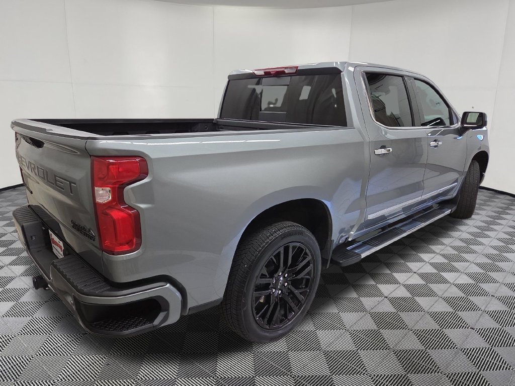 Used 2024 Chevrolet Silverado 1500 High Country AWD/4WD image 4