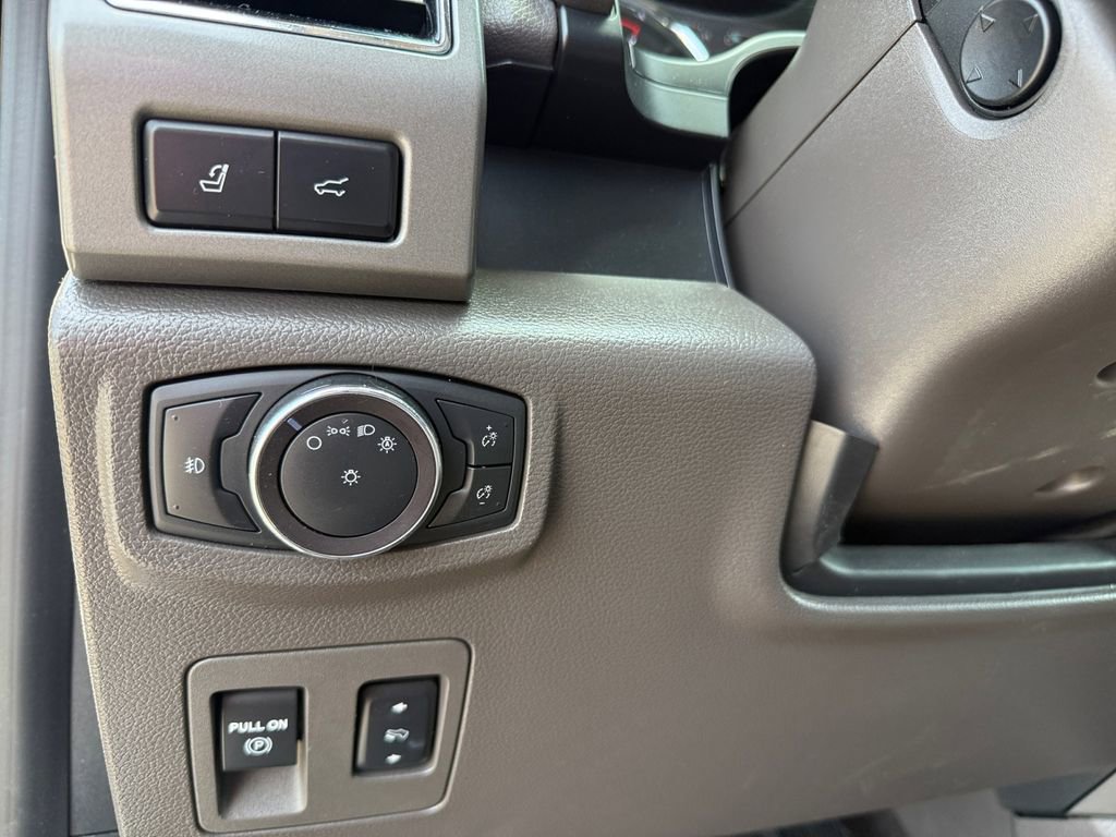 Used 2019 Ford Expedition XLT w/ Equipment Group 202A AWD/4WD image 24