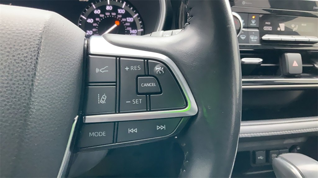 Used 2020 Toyota Highlander XLE image 27