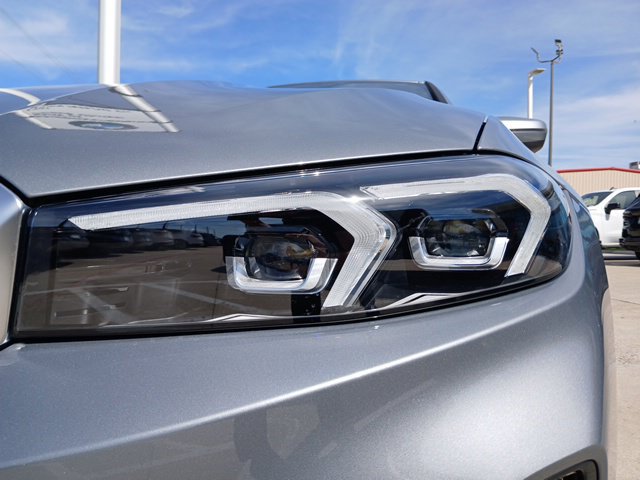 New 2026 BMW 330i Sedan w/ Convenience Package RWD image 4