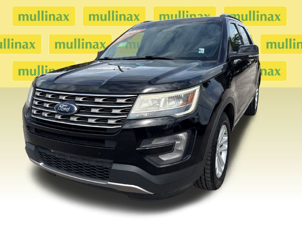 Used 2017 Ford Explorer XLT w/ Equipment Group 202A FWD image 9