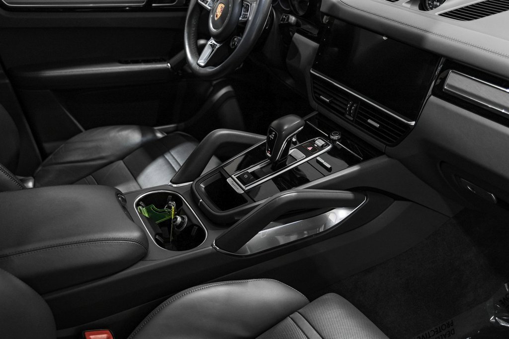 Used 2020 Porsche Cayenne Turbo image 22
