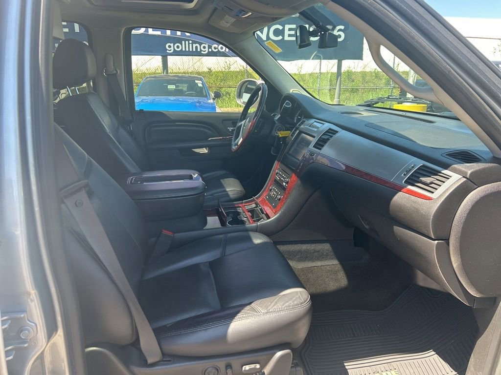Used 2012 Cadillac Escalade ESV Premium AWD/4WD image 18