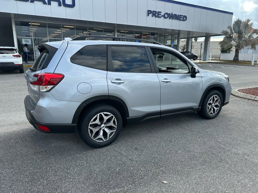 Used 2020 Subaru Forester Premium image 3