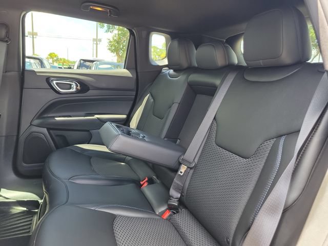 Used 2026 Jeep Compass Latitude AWD/4WD image 12