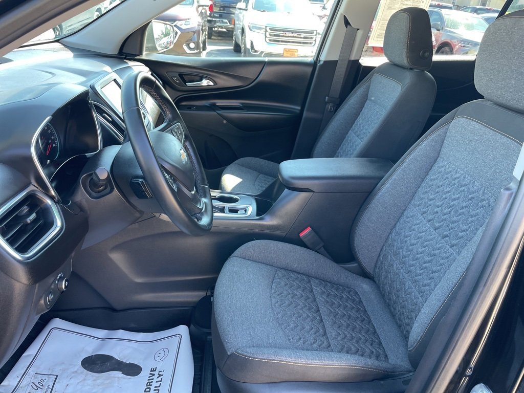Used 2023 Chevrolet Equinox LT image 3