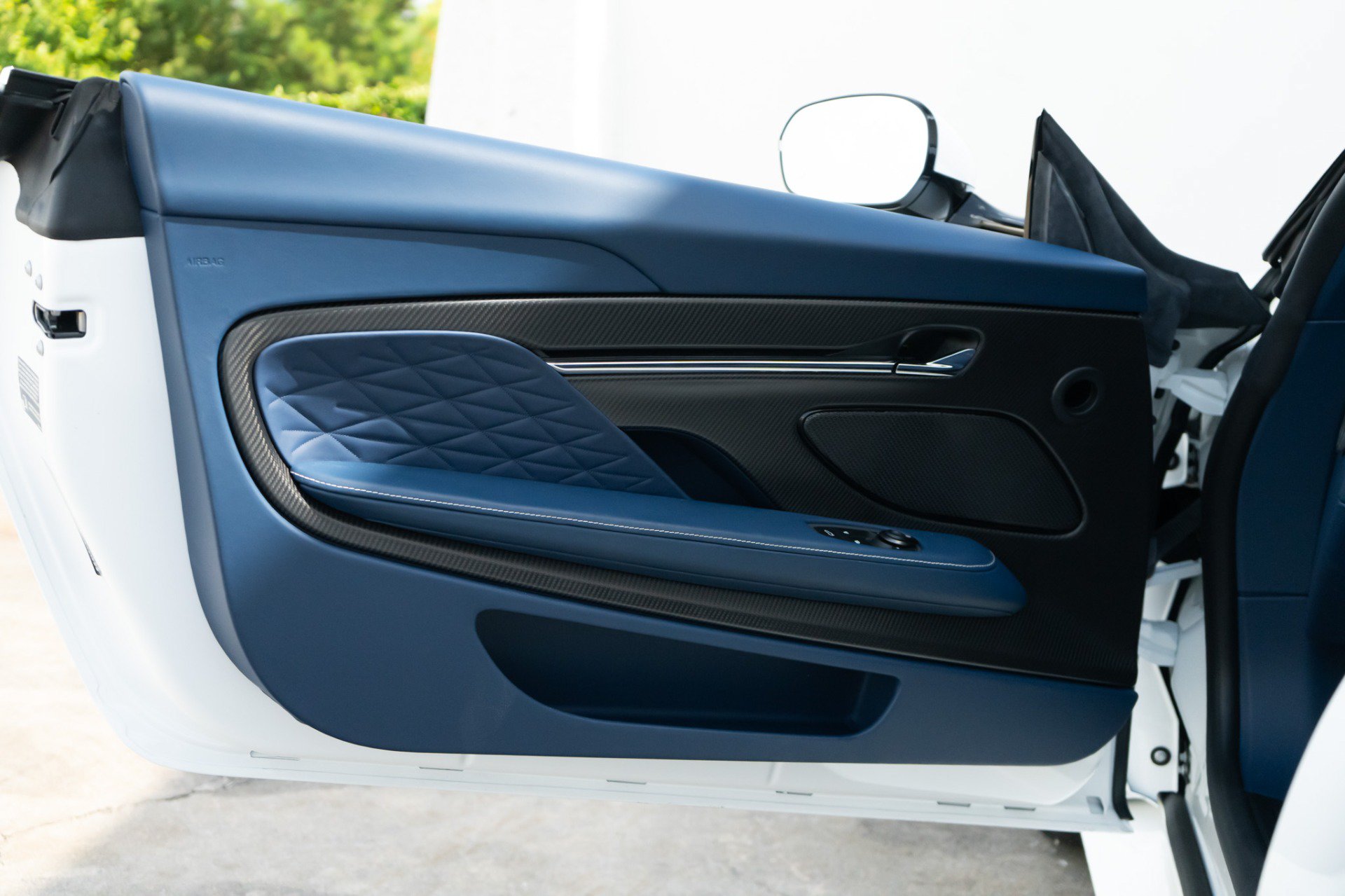 Used 2025 Aston Martin DB12 Convertible RWD image 40