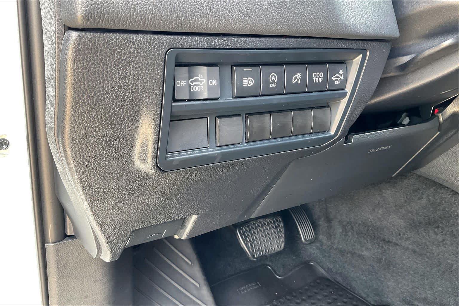 Used 2024 Toyota Tundra Limited AWD/4WD image 35