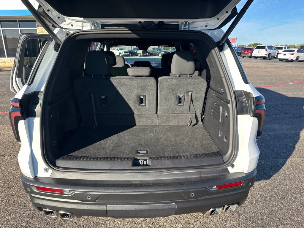 Used 2024 Chevrolet Traverse LS w/ Midnight/Sport Edition FWD image 9