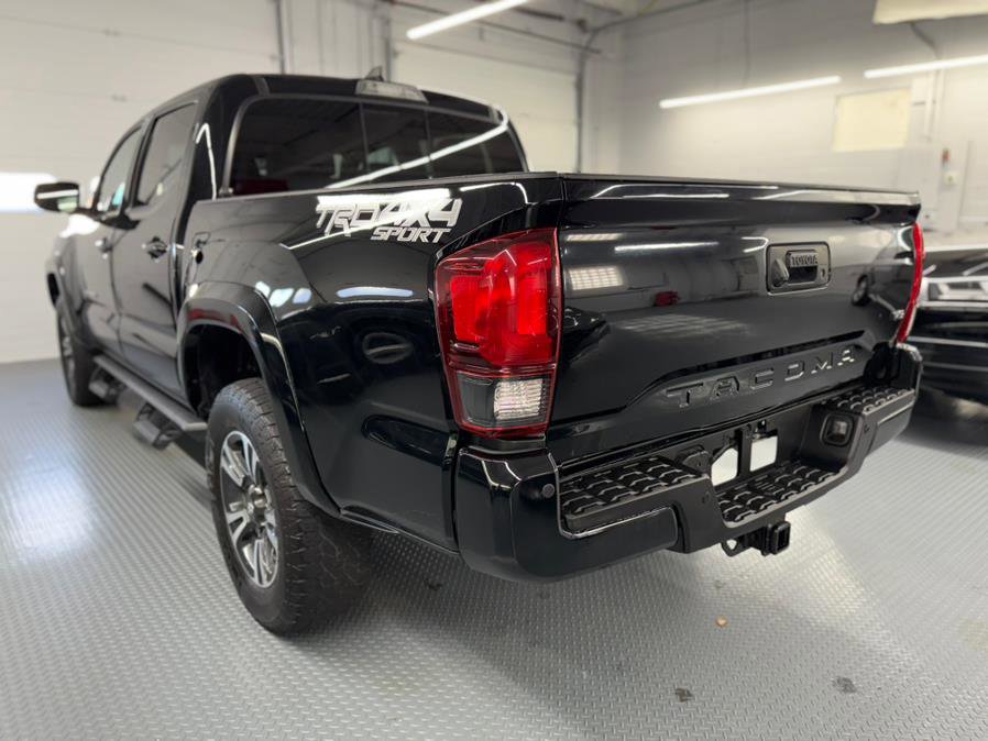 Used 2018 Toyota Tacoma TRD Sport image 12