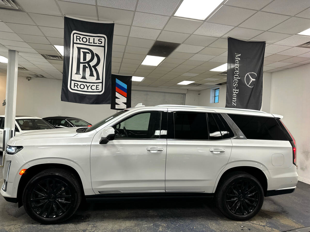 Used 2023 Cadillac Escalade Premium Luxury w/ Performance Package image 9