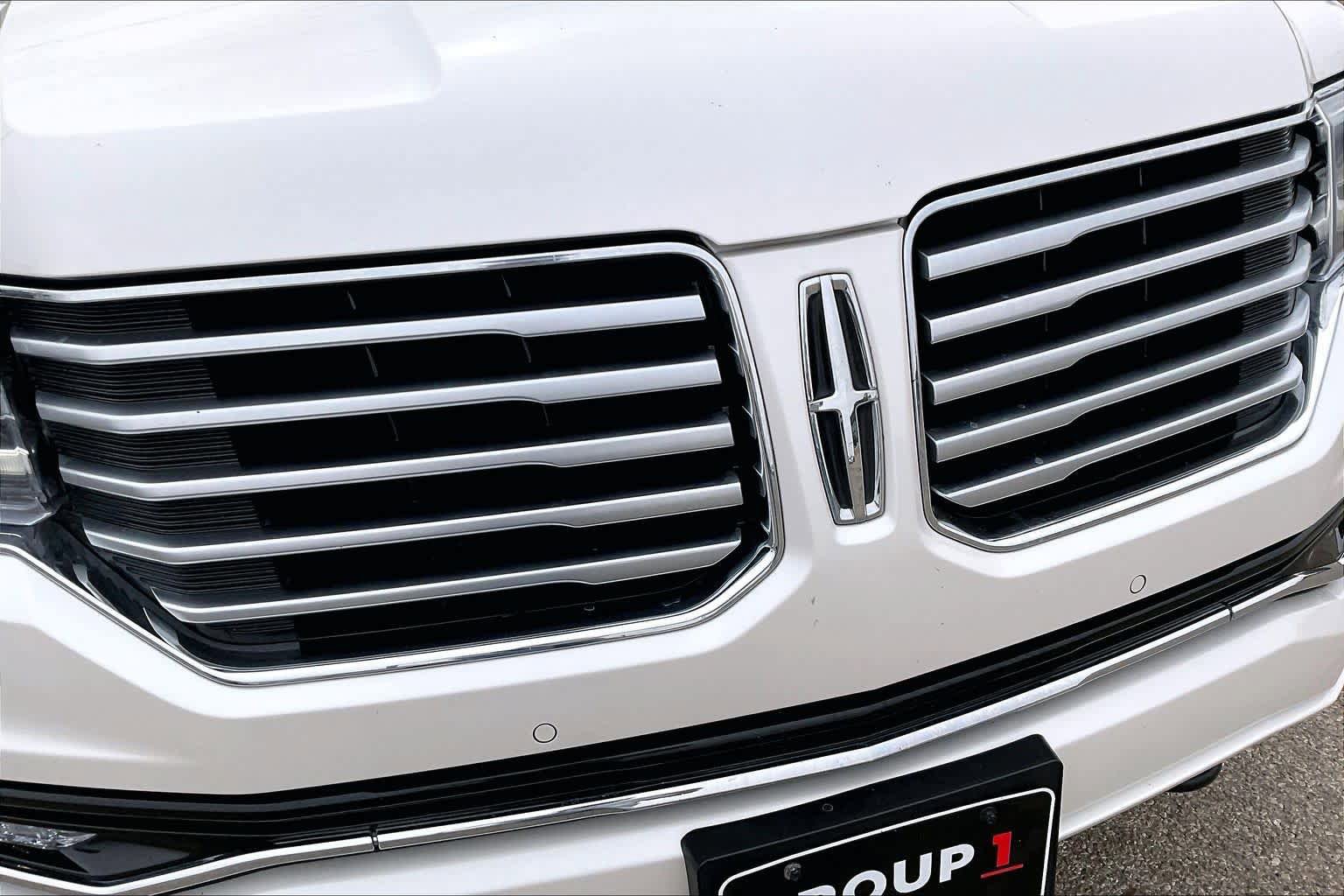 Used 2017 Lincoln Navigator Select AWD/4WD image 30