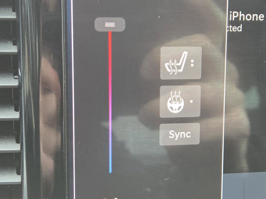 Used 2022 Chrysler Pacifica Touring-L image 4