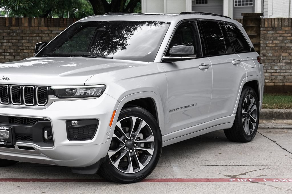 Used 2022 Jeep Grand Cherokee Overland w/ Luxury Tech Group IV AWD/4WD image 14