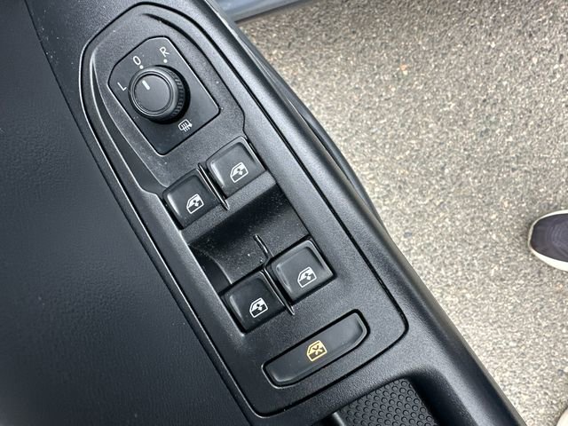 Used 2024 Volkswagen Taos SE image 28