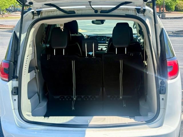Used 2023 Chrysler Pacifica Limited FWD image 17